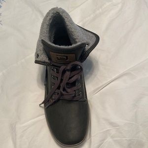 Day Five Mervin gray half-boot. RIGHT SHOE ONLY, Amputee. Size 8.